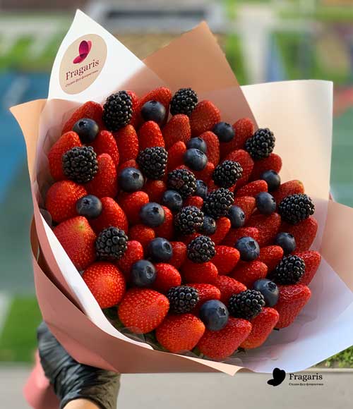 Фрукты и ягоды во флористике | Вам Букет!