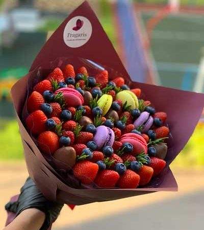 Купить букеты из конфет в Москве